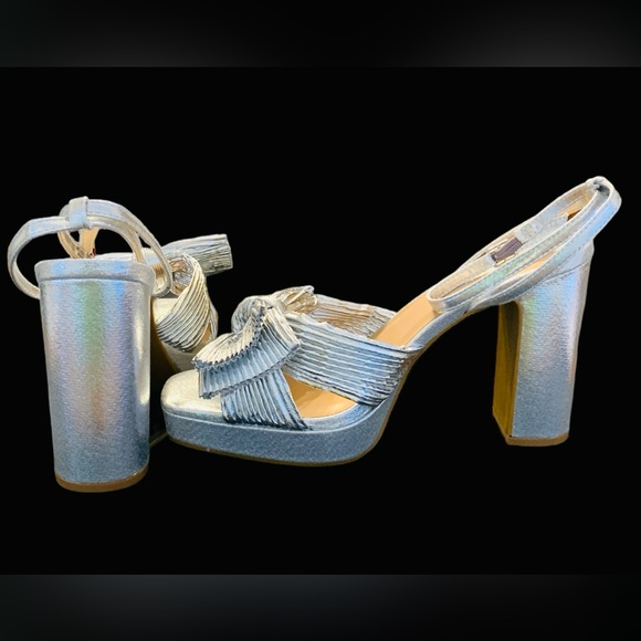 *NEW* BAMBOO Silver She’s A Treasure Heels Size 8.5 - Picture 8 of 10